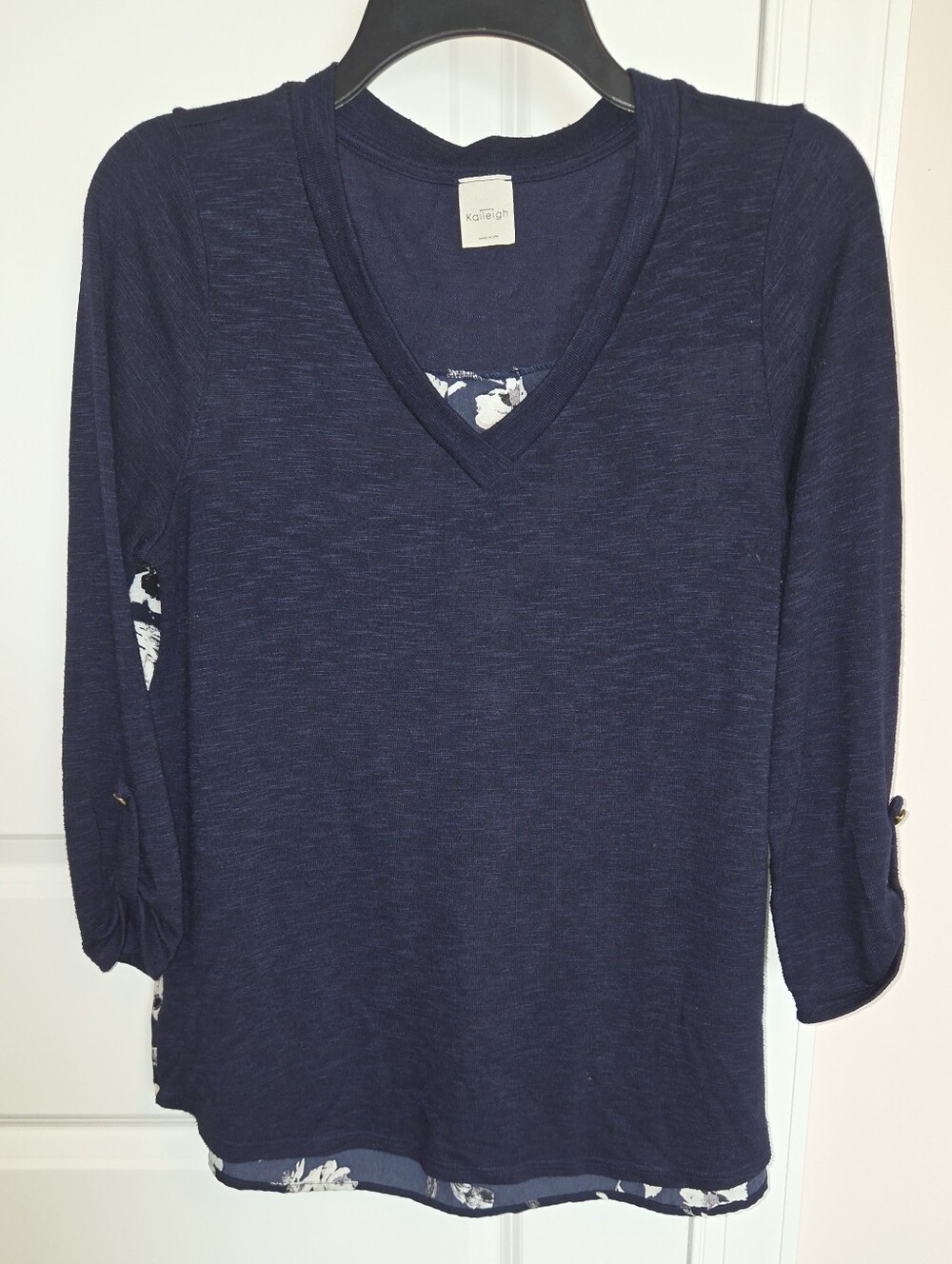 Kaileigh Navy White Floral Back Mixed Media Tab Sleeve V-Neck Top Size M